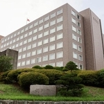 　北海道・知床半島沖の観光船沈没事故で乗客家族らが運航会社などに損害賠償を求めた訴訟の第３回口頭弁論が開かれた札幌地裁＝４日午後
