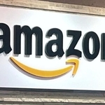 　アマゾンジャパン本社に掲げられたロゴマーク＝２０２４年１１月、東京都目黒区