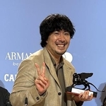 　ベネチア国際映画祭の受賞者の記者会見後に笑顔を見せる藤元明緒監督＝６日、イタリア・ベネチア（共同）