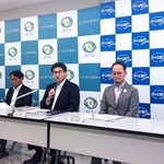 　ヨドバシカメラの下請法違反について記者会見する公正取引委員会の担当者ら＝８日午後、東京都千代田区