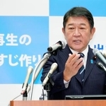 　記者会見で、自民党総裁選への立候補を正式に表明する茂木前幹事長＝１０日午後、国会
