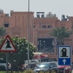 　イスラエル軍の空爆で損壊した建物＝１０日、カタール・ドーハ（ＡＰ＝共同）