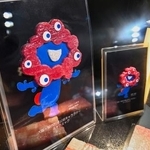 　培養肉で作られたミャクミャク＝１２日午前、大阪市此花区の夢洲