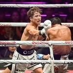 　１２回、ムロジョン・アフマダリエフ（右）を攻める井上尚弥＝ＩＧアリーナ