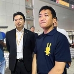 　水戸市で記者団の取材に応じる国民民主党の玉木代表＝１５日午後