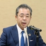 　記者会見する生命保険協会の高田幸徳会長＝１９日午後、東京都千代田区