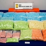 　関東信越厚生局麻薬取締部が押収したＭＤＭＡなど＝１９日午後、東京都千代田区