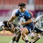 　フィジー戦で攻め込む江良（中央）＝ソルトレークシティー（（Ｃ）ＪＲＦＵ）