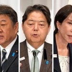 　自民党総裁選の共同記者会見で質問に答える（左から届け出順に）小林元経済安保相、茂木前幹事長、林官房長官、高市前経済安保相、小泉農相＝２３日午前、東京・永田町の党本部