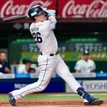 　７回西武２死一、三塁、ネビンが中越えに勝ち越し３ランを放つ＝ベルーナドーム