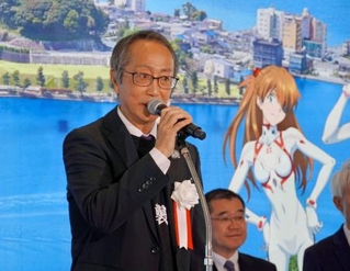 　「シン・ハママツ計画」について話す天竜浜名湖鉄道の松井宜正社長＝３日午前、静岡空港