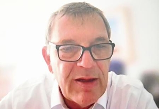 　オンライン取材に応じるＵＮＲＷＡのラザリニ事務局長＝７日（共同）