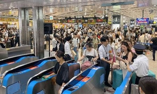　ＪＲ新大阪駅の在来線乗り換え改札（ＪＲ東海提供）