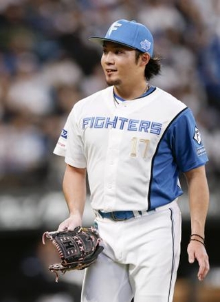 　４回、２死満塁のピンチを切り抜けた日本ハム・伊藤＝エスコンフィールド