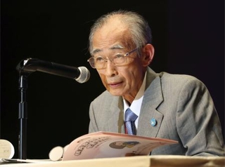 　被団協などが開いたイベントで話す浜住治郎事務局長＝１１日午後、東京・有楽町