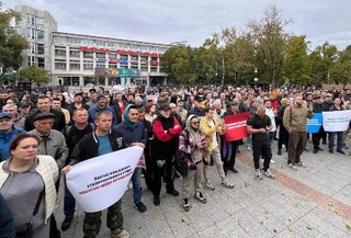 　１１日、ロシア極東ウラジオストクで開かれた、廃物利用税引き上げに反対する集会（共同）