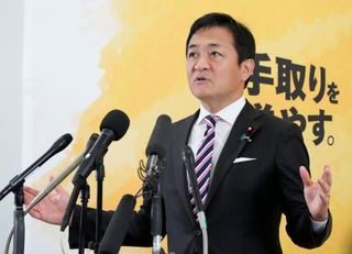 　記者会見する国民民主党の玉木代表＝１４日午前、国会