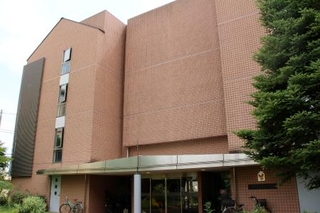 　老朽化した施設の大規模改修や増室に向けた募金を始めた「ドナルド・マクドナルド・ハウスせたがや」＝８月、東京都世田谷区