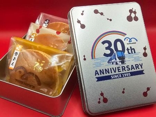 　ゆりかもめ開業３０周年の記念どら焼き（ゆりかもめ提供）