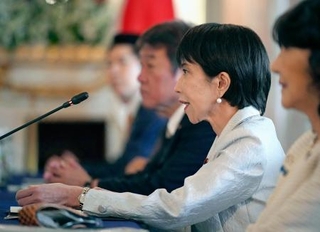 　トランプ米大統領と会談する高市首相＝２８日、東京・元赤坂の迎賓館（ゲッティ＝共同）