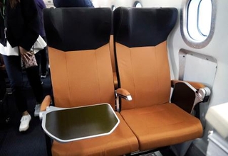 　リニア中央新幹線の新試験車両「Ｍ１０」の座席＝３０日午後、山梨県内