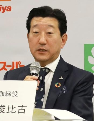 　記者会見するエイチ・ツー・オーリテイリングの山口俊比古代表取締役＝３１日午後、大阪市北区