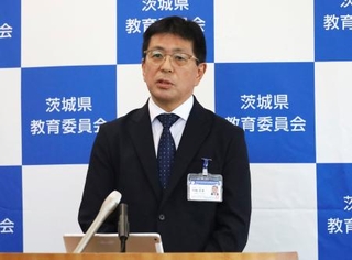 　記者会見で発言する茨城県の柳橋常喜教育長＝１０月３０日、茨城県庁