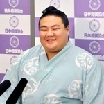 　新十両昇進を決め、記者会見する長村改め日向丸＝１日、両国国技館