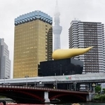 　アサヒグループＨＤの本社ビル（中央左）＝１日午後、東京都墨田区