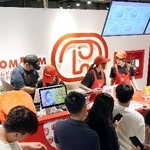 　オープンした「ドムドムハンバーガー」の海外１号店＝１日、台北市（共同）