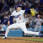 　レッズ戦の９回、登板したドジャース・佐々木＝ロサンゼルス（共同）