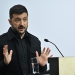 　２日、コペンハーゲンで記者会見するウクライナのゼレンスキー大統領（ゲッティ＝共同）