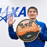 　ポーズをとるＪＡＸＡの大西卓哉飛行士＝３日午後、東京都千代田区