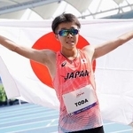 　男子１５００メートル（知的障害）で銀メダルを獲得した戸田夏輝＝ニューデリー（日本パラ陸連提供・共同）