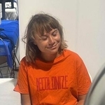 　拿捕後に撮影され、イスラエル外務省が３日公開したグレタさんの写真（同省提供・ロイター＝共同）