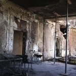 　ロシアのミサイル攻撃で損傷したウクライナ政府庁舎の内部＝９月、キーウ（共同）