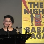 　スピーチする王谷晶さん＝７月、ロンドン