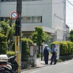 　男２人が侵入した東京都立川市の小学校＝５月