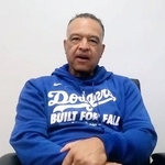 　オンラインで記者会見するドジャースのロバーツ監督＝５日（共同）