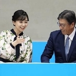 　国民スポーツ大会のバスケットボール競技を観戦される佳子さま＝７日午後、大津市