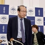 　ノーベル化学賞の受賞が決まり、記者会見に臨む北川進氏＝８日午後８時、京都市左京区