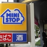 　ミニストップの看板＝東京都内
