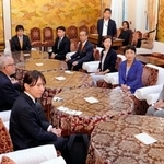 　協議に臨む野党各党の政策責任者ら＝９日午後、国会