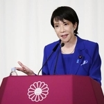 　４日、記者会見する自民党の高市総裁＝東京・永田町の党本部