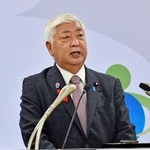 　記者会見する中谷防衛相＝１０日午前、防衛省