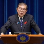 　戦後８０年に合わせ、「内閣総理大臣所感」を発表する石破首相＝１０日午後、首相官邸