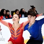 　アイスダンスフリー　演技する吉田唄菜（左）、森田真沙也組＝トビリシ（共同）