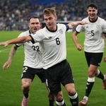 　Ｗ杯欧州予選のルクセンブルク戦でゴールを喜ぶドイツの選手たち＝１０日、ジンスハイム（ＡＰ＝共同）