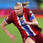 　サッカーＷ杯予選のイスラエル戦でプレーするノルウェー代表のハーランド＝１１日、オスロ（ゲッティ＝共同）