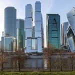 　モスクワの高層ビル群「モスクワ・シティ」＝４月（タス＝共同）